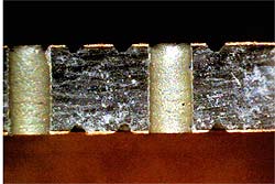 導電ペーストを使用したスルーホールの作成の画像
